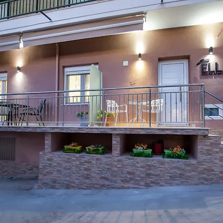 Apartman Ella Deluxe Limenária