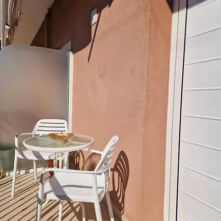 Ella Deluxe Apartman *