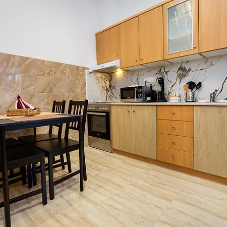 Ella Deluxe Apartman *